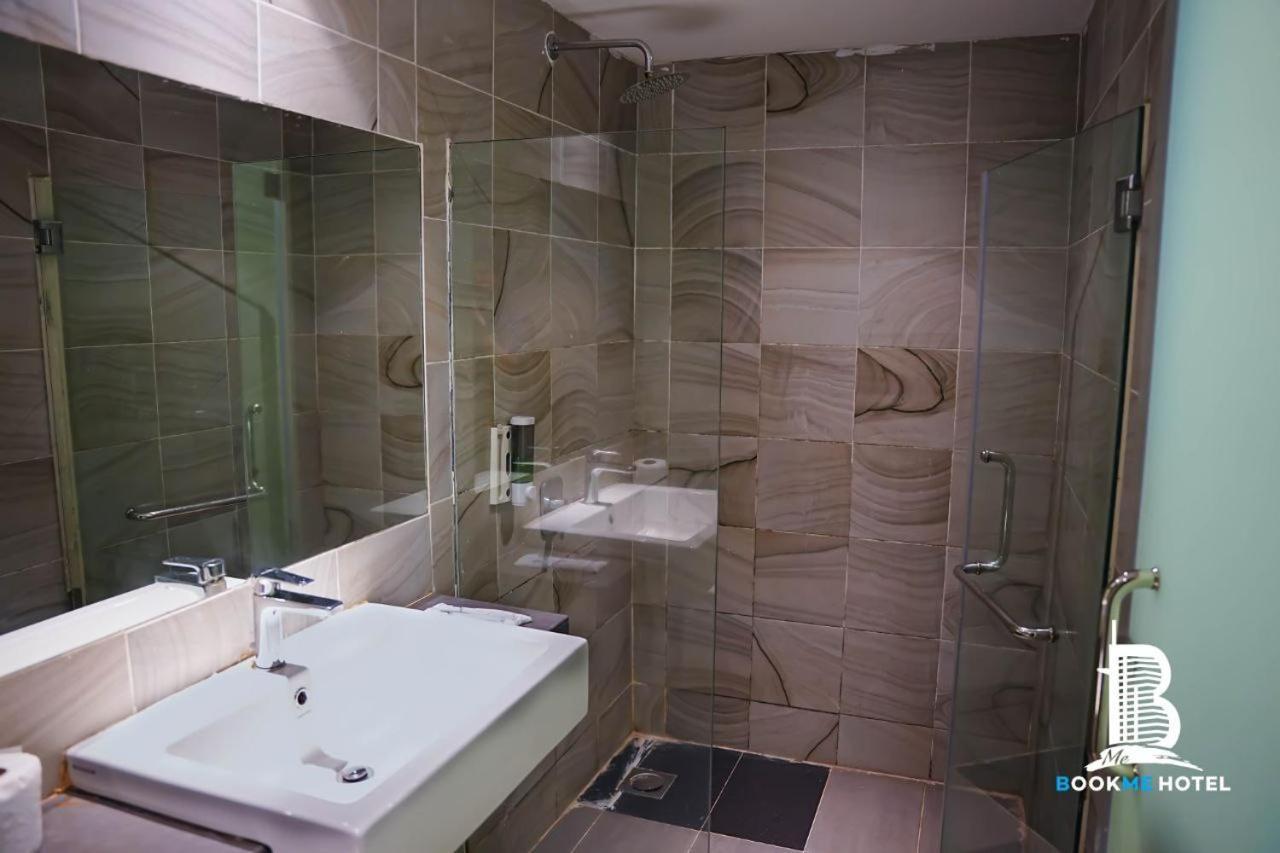 Bookme Hotel Johor Bahru Bagian luar foto