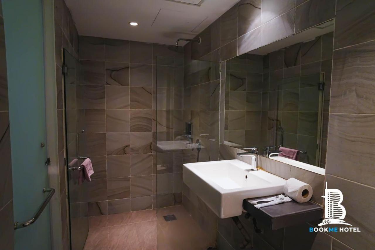Bookme Hotel Johor Bahru Bagian luar foto